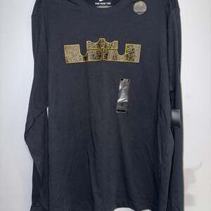 Nike LeBron James Dri-FIT Strive for Greatness Lion Logo Long Sleeve T-Shirt‎